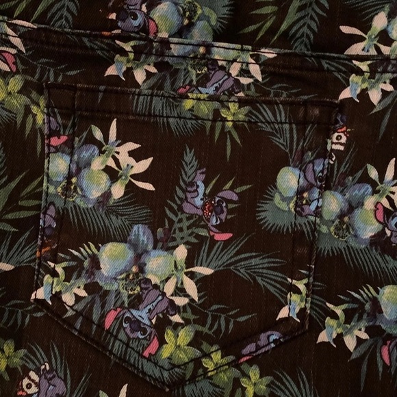 NWT DISNEY WOMENS STITCH SHORTS - Picture 4 of 6